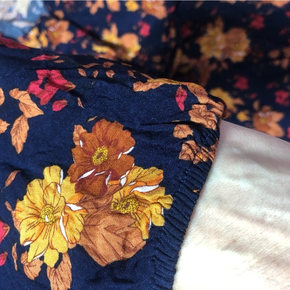 BloomChic Floral peblun top with yellow and Cream Accents-size 14/16- - Picture 3 of 7